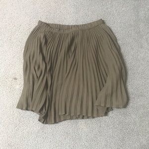 Banana republic pleated olive green skirt